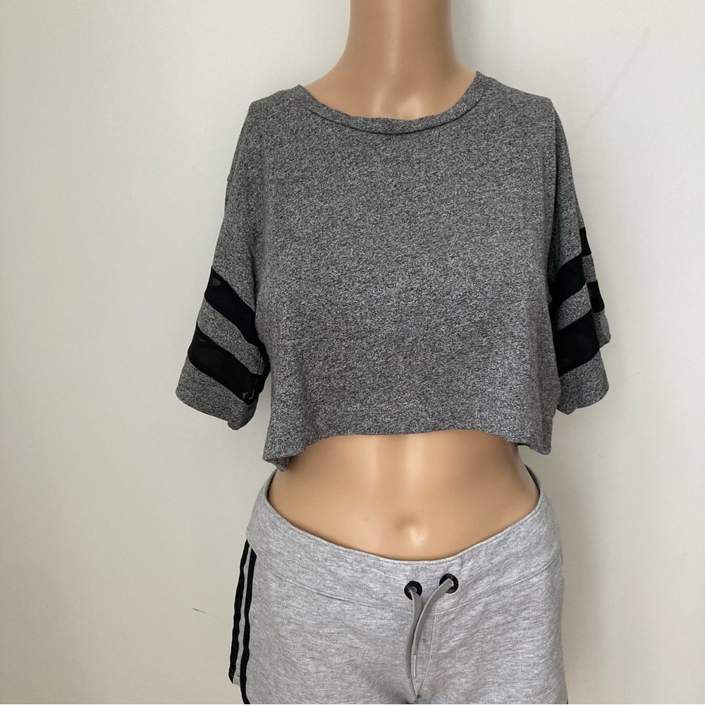 H&M grey crop top